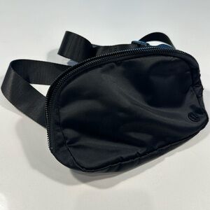 Lululemon Everywhere Belt Bag 1L- Black